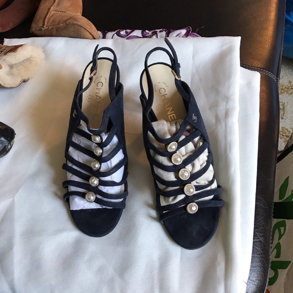 Chanel INTERLOCKING CC LOGO SLINGBACK SANDALS - Picture 11 of 16
